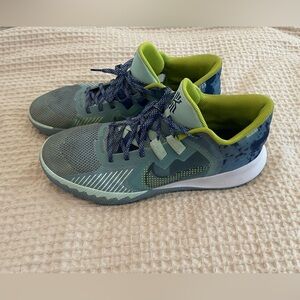 Kyrie Flytrap - gently used